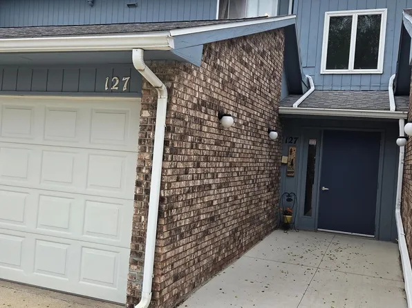 127 Southbrooke Dr APT 5, Waterloo, IA 50702