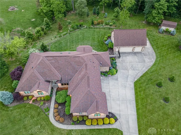 1361 Meadow Woods Ct, Waynesville, OH 45068