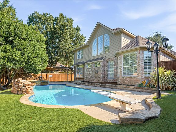 2nd image of 708 Autumn Ridge Dr