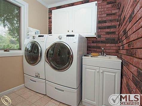 3rd image of 2477 Brenthaven Ct
