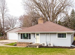 1380 Lakeview Ln, Menasha, WI