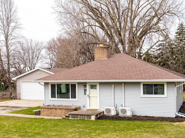 1380 Lakeview Ln, Menasha, WI 54952