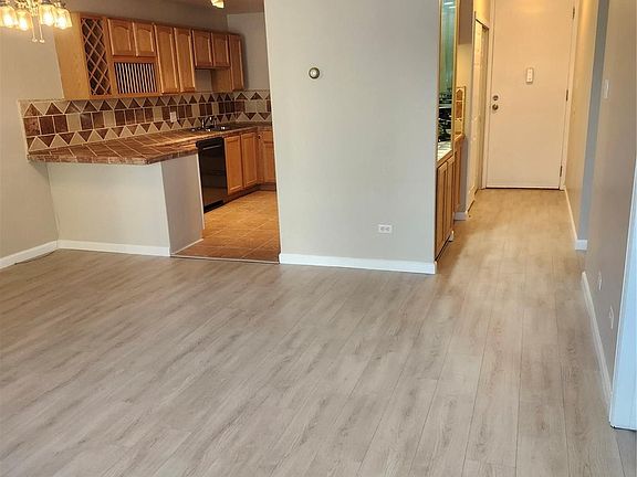 5th image of 755 S Clinton Street #6B