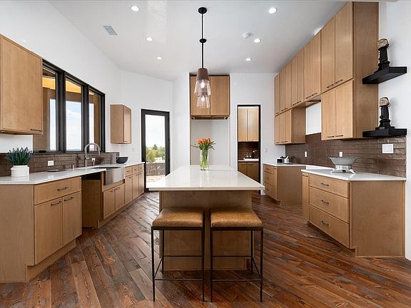 3rd image of 23 Windridge Cir
