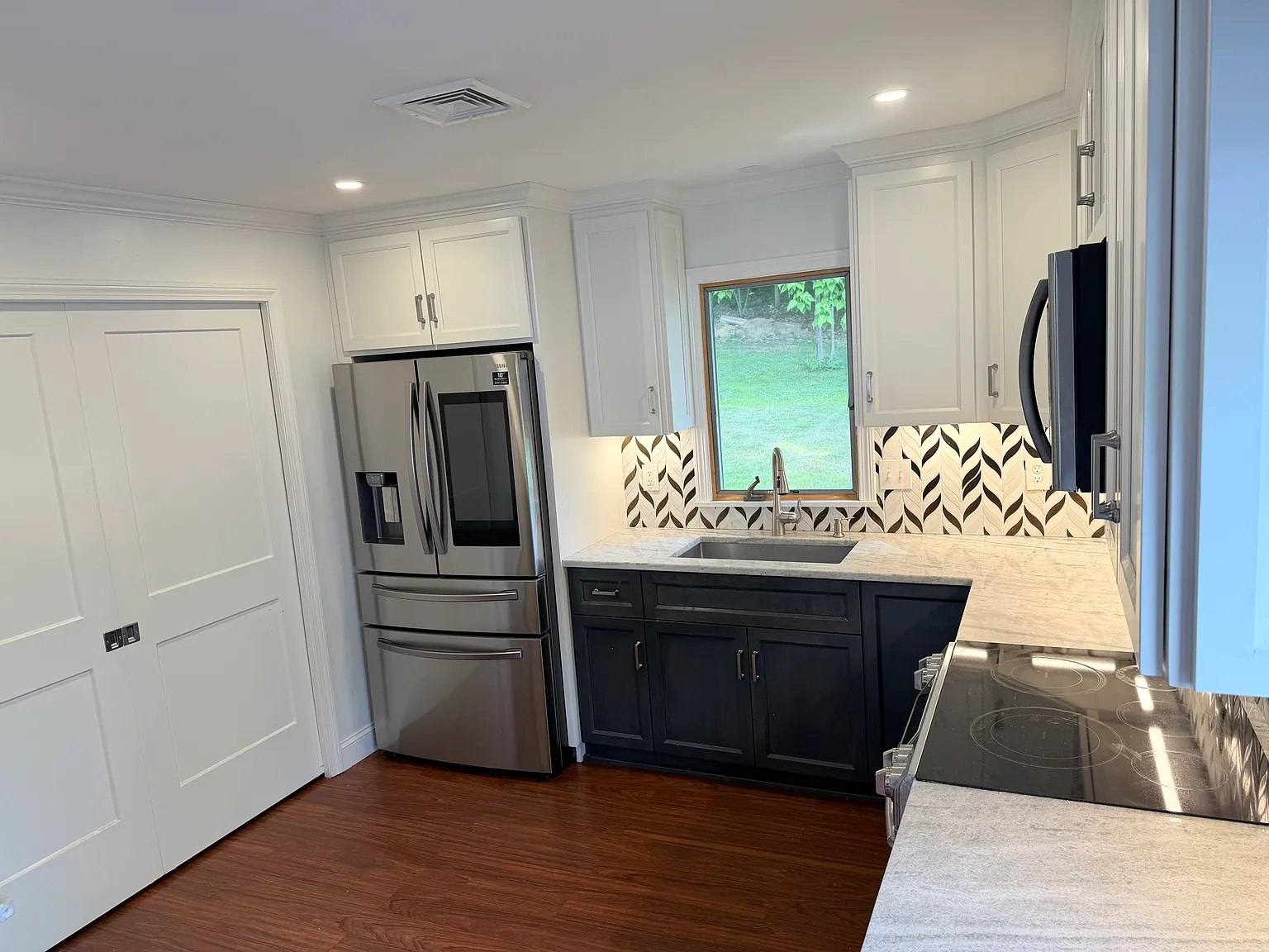 3 bed, 954 sqft, $2,900 — Photo 3