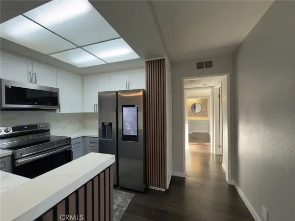 22100 Burbank Blvd Unit 313B, Woodland Hills, CA 91367