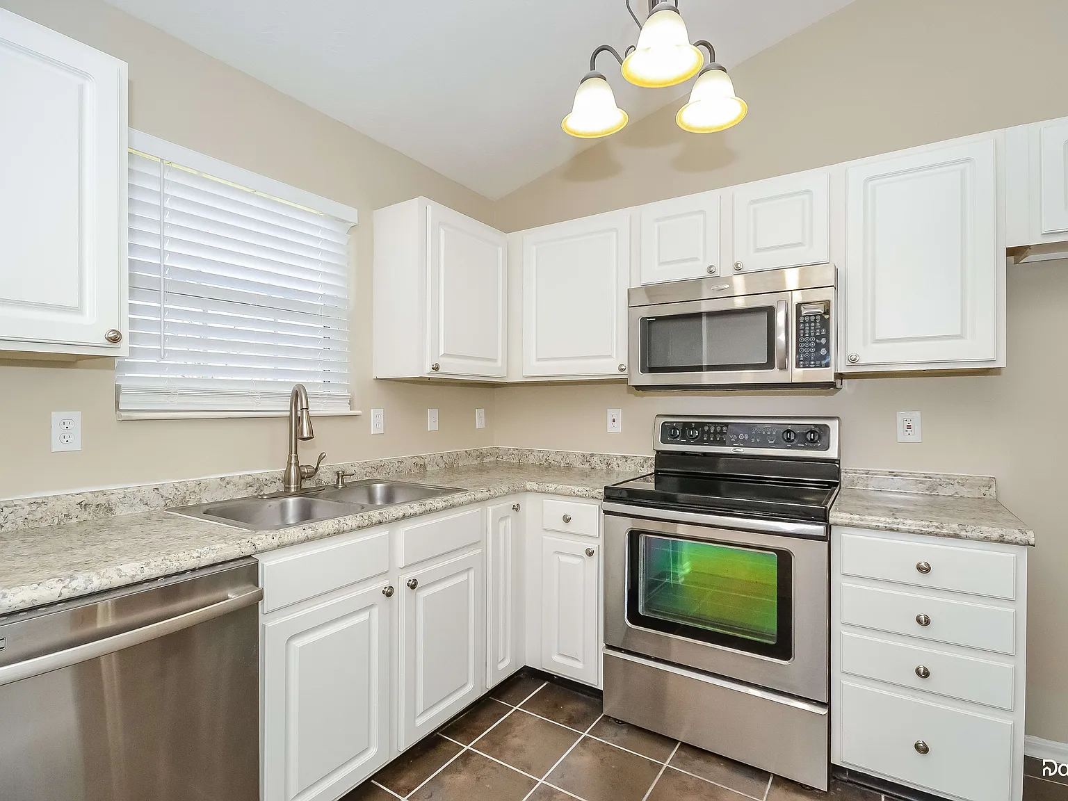 5 bed, 3.0 bath, 1789 sqft, $2,640 — Photo 4