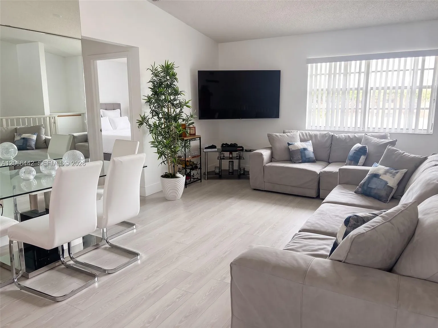 Lago Del Rey Condo — Photo 3