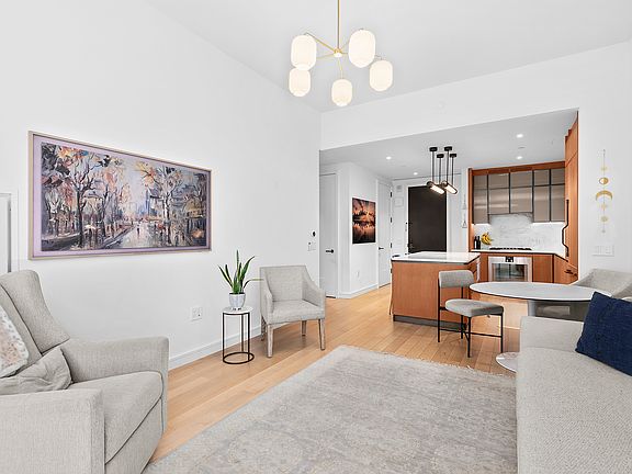 4th image of 515 18th St #403