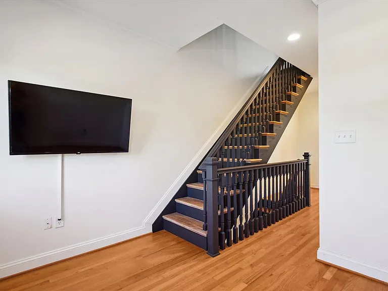 1533 A St NE — Photo 18