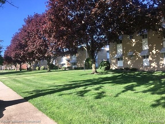 2nd image of 21344 Beaconsfield St #3