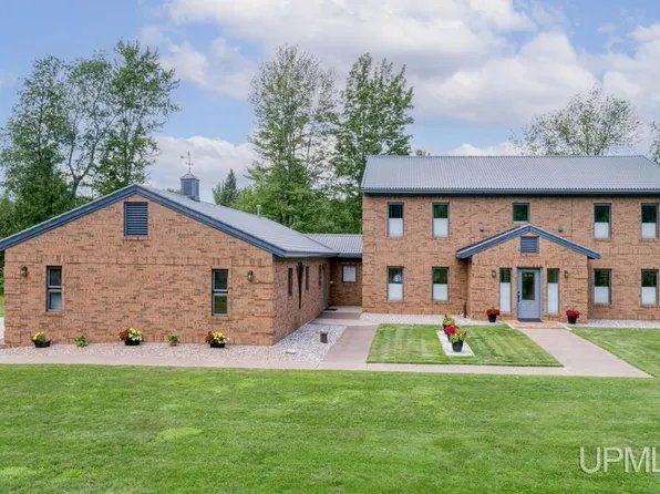 111 Lara Lei Trl, Marquette, MI 49855