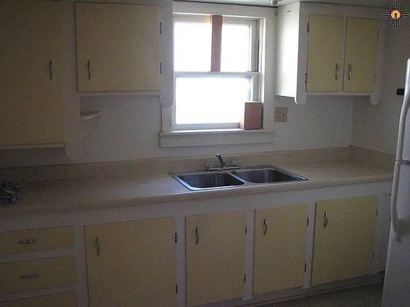 5th image of 305 S Olive St