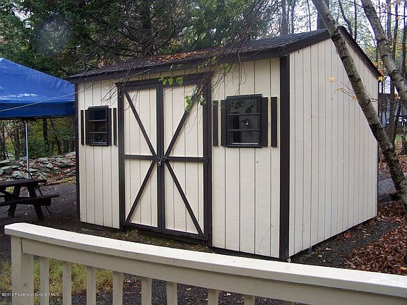 2nd image of 1587 Woodcrest Ln