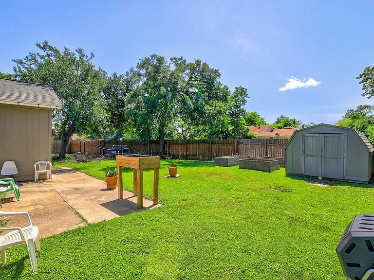 709 Sapling Cv — Photo 26