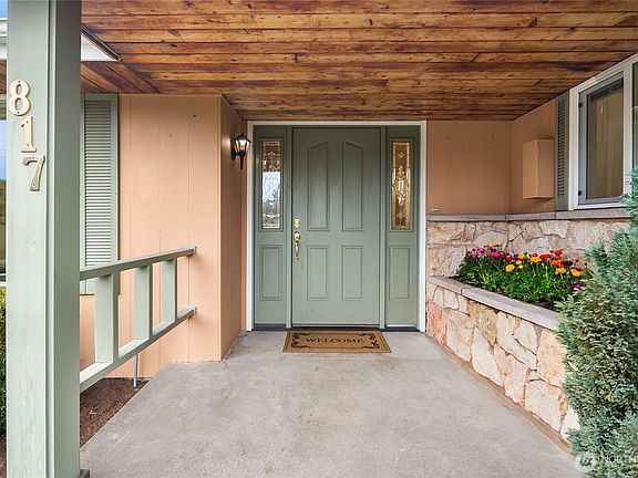 2nd image of 817 Puget Way