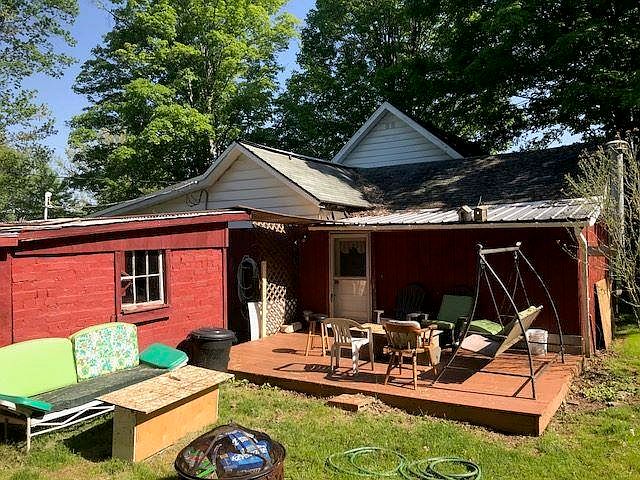 2nd image of 702 W Green St