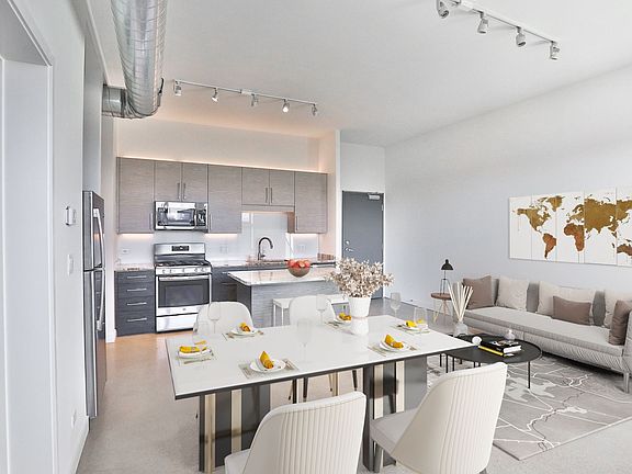 4th image of 1062 N Ashland Ave APT 302
