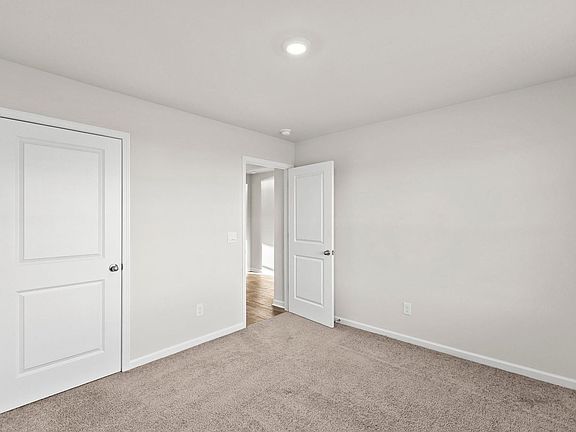 4th image of 1109 Saint Augustine Dr