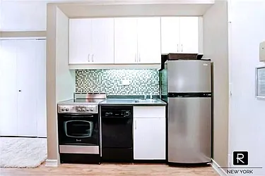 Rented by R New York