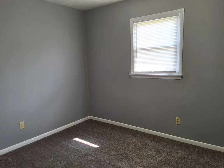 253 University Dr — Photo 25