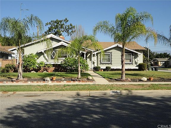 2nd image of 935 E Wanamaker Dr