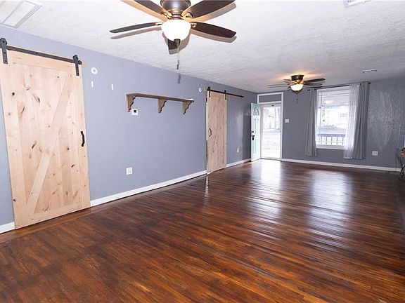 5th image of 300 E 3rd St