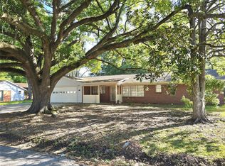 607 S Main St, Dayton, TX 77535