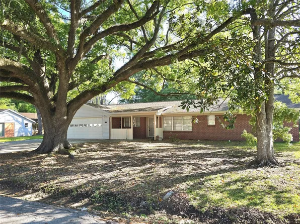 607 S Main St, Dayton, TX 77535