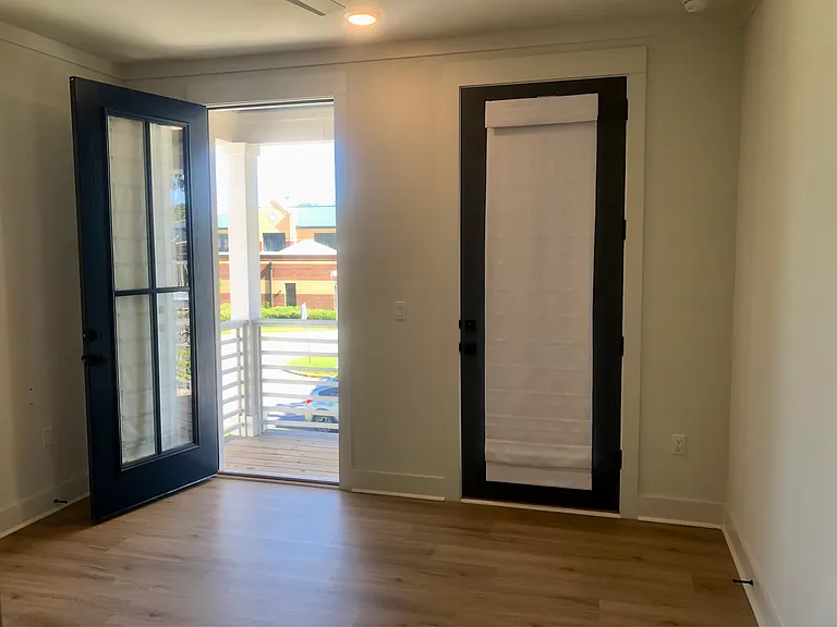 1215 E Lloyd St — Photo 12