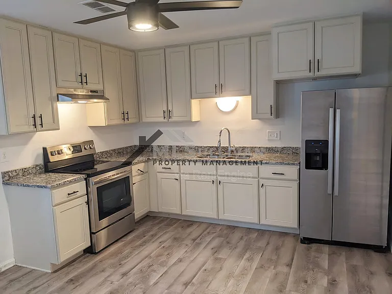 1302 Marne Ave — Photo 3