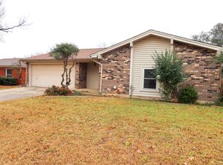 829 Barkridge Trl, Burleson, TX 76028