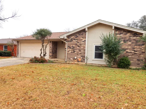 829 Barkridge Trl, Burleson, TX 76028