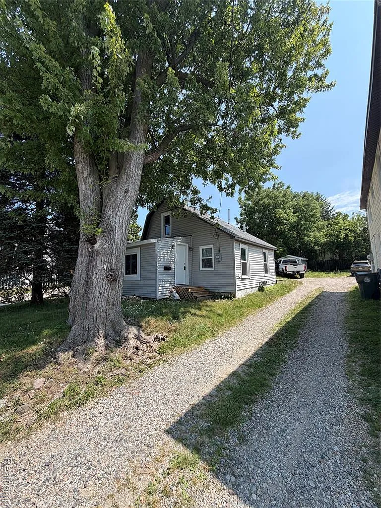 2 bed, 1.0 bath, 800 sqft, $1,645 — Photo 1