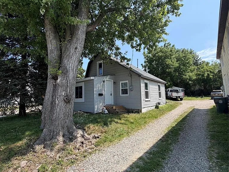 31 Heights Rd — Photo 1