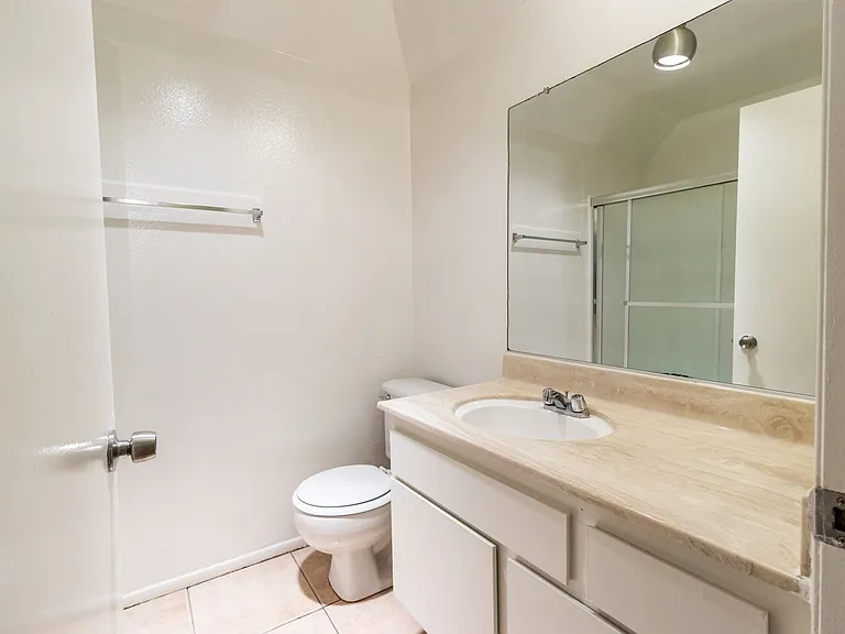 10845 Camarillo St — Photo 33