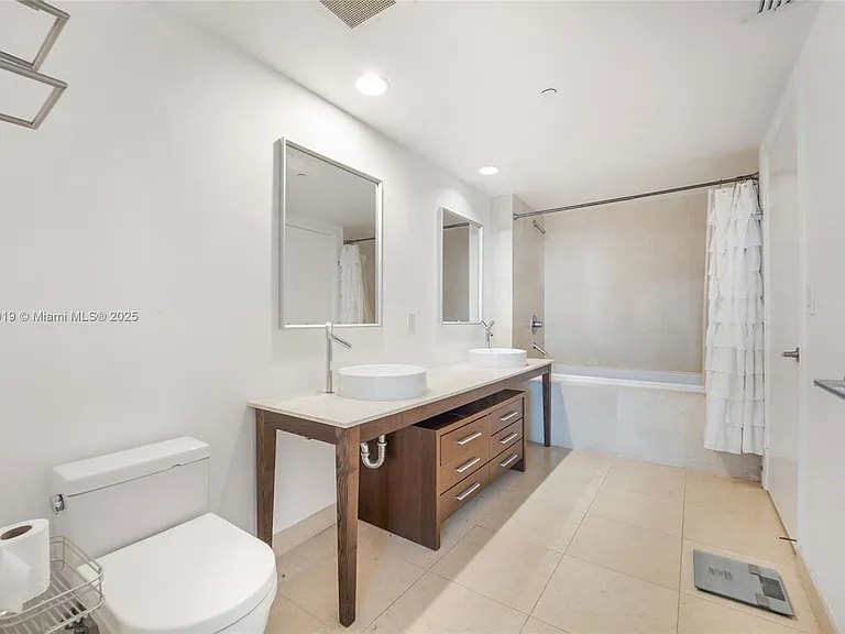 495 Brickell Ave — Photo 9