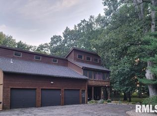 1330 S Shumway St, Taylorville, IL 62568