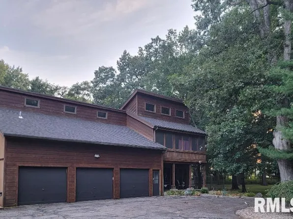 1330 S Shumway St, Taylorville, IL 62568