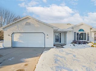 1446 Ridgeway Dr, Neenah, WI 54956