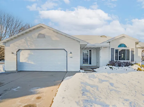 1446 Ridgeway Dr, Neenah, WI 54956
