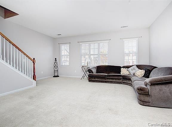 5th image of 10012 Kings Parade Blvd