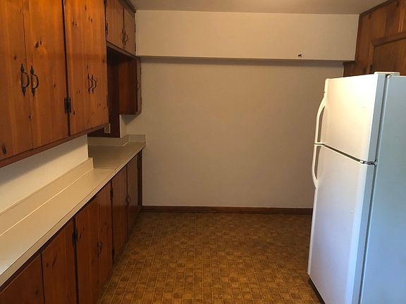 5th image of 410 Oak St