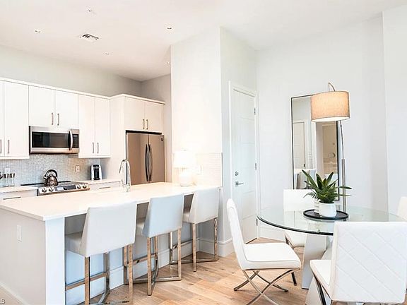 3rd image of 101 8th St S #206