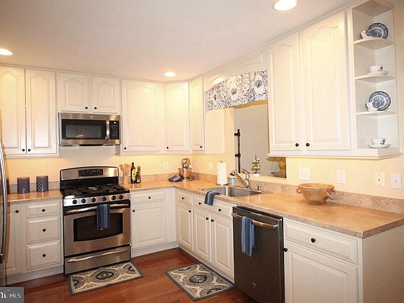 3rd image of 136 Gregg Dr