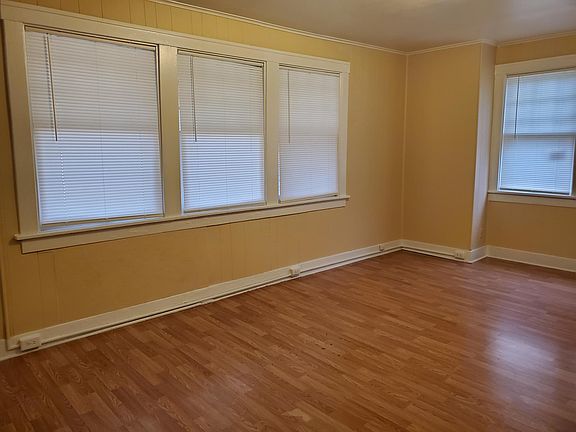 2nd image of 2214 N Knoxville Ave APT E
