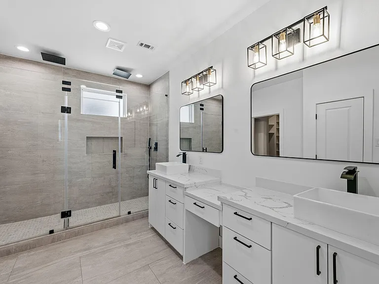 5303 Wylie St #A — Photo 8