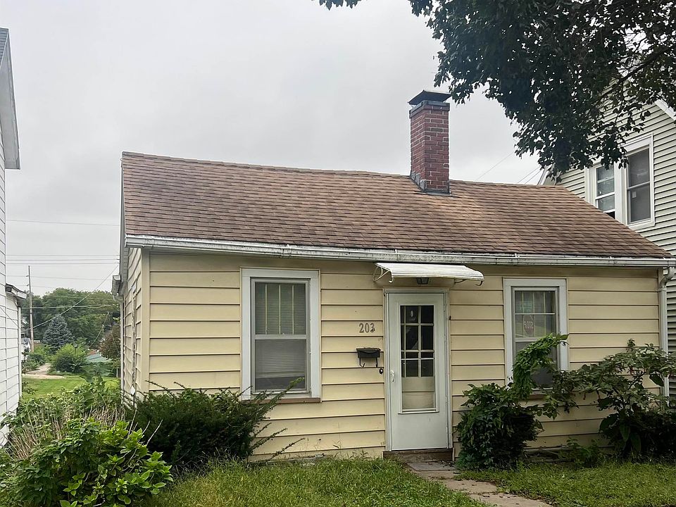 1st image of 203 S 9th St