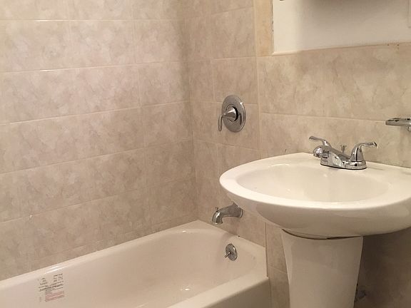 4th image of 717 Franklin Ave #2RKA