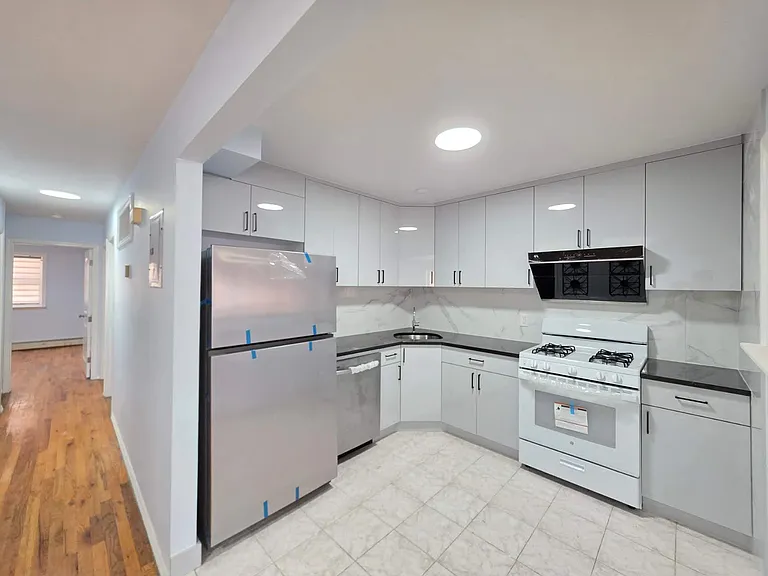 95 Bay 38th St #2 — Photo 1